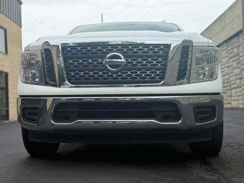 Used 2017 Nissan Titan SV RWD image 35