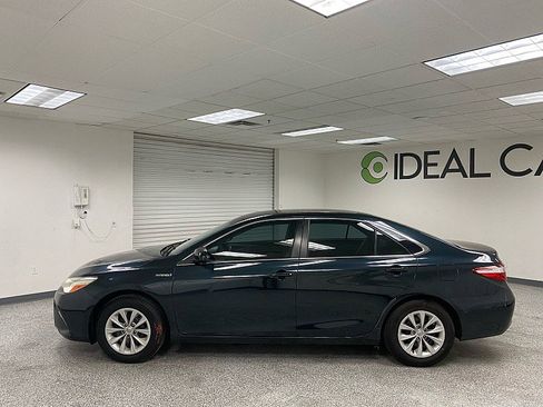 Used 2015 Toyota Camry LE image 8