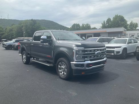 Used 2026 Ford F250 Lariat w/ Lariat Premium Package AWD/4WD image 3