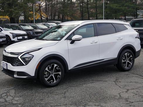 Used 2023 Kia Sportage EX image 9