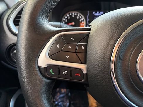 Used 2018 Jeep Renegade Latitude w/ Cold Weather Group AWD/4WD image 19