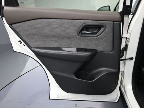 Used 2021 Nissan Rogue S image 20