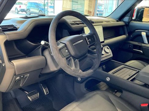 New 2024 Land Rover Defender 90 V8 image 8