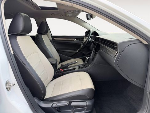 Used 2020 Volkswagen Passat 2.0T R-Line image 12