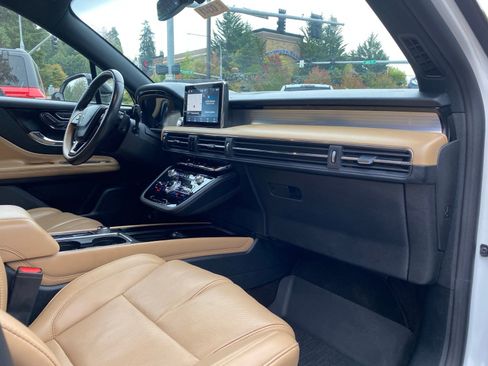 Used 2021 Lincoln Corsair Reserve w/ Equipment Group 201A image 18