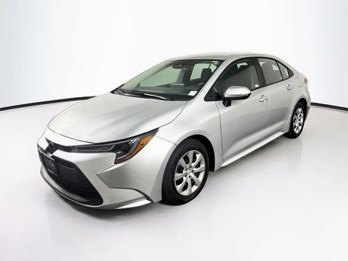 Used 2025 Toyota Corolla LE FWD image 3