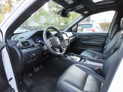 Certified 2022 Honda Pilot Black Edition image 2