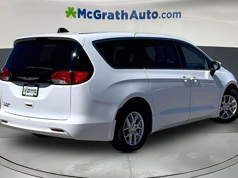 Used 2023 Chrysler Voyager LX FWD image 6