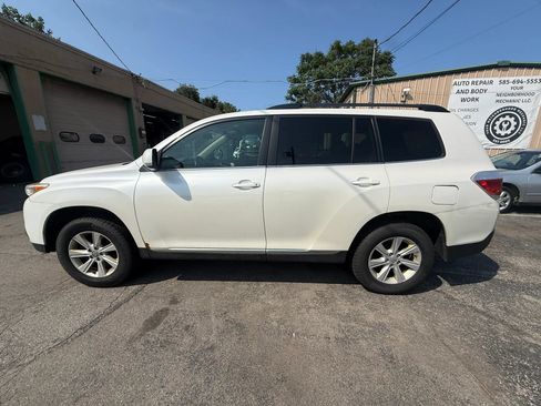 Used 2013 Toyota Highlander Plus AWD/4WD image 3