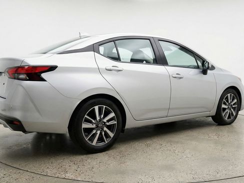 Used 2025 Nissan Versa SV image 9