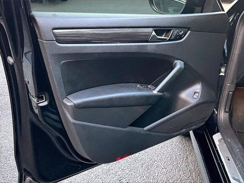 Used 2020 Volkswagen Passat 2.0T R-Line image 18