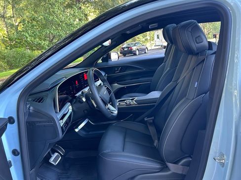 Used 2026 Cadillac Lyriq V w/ Exterior Carbon Fiber Package AWD/4WD image 6