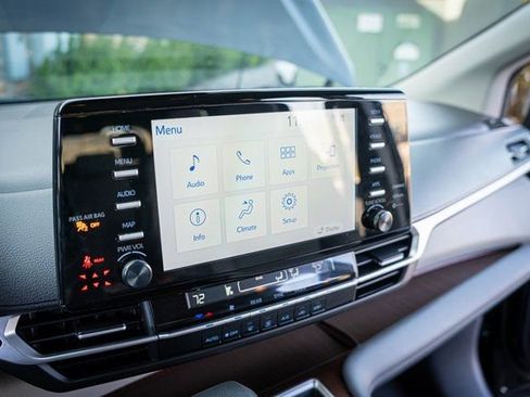 Used 2024 Toyota Sienna LE image 23