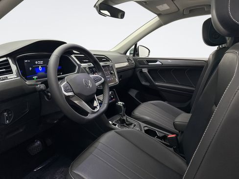 Used 2023 Volkswagen Tiguan SE image 10