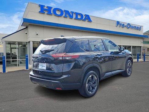 Used 2025 Nissan Rogue SV image 4