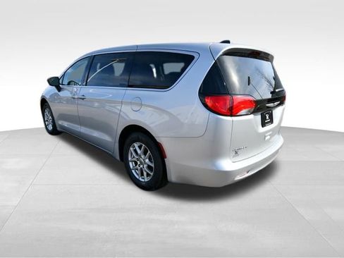 Used 2024 Chrysler Voyager LX FWD image 5