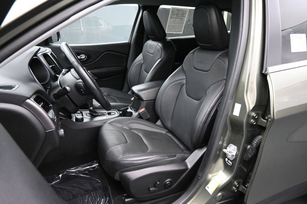 Used 2021 Jeep Cherokee Latitude Lux w/ Comfort/Convenience Group AWD/4WD image 14
