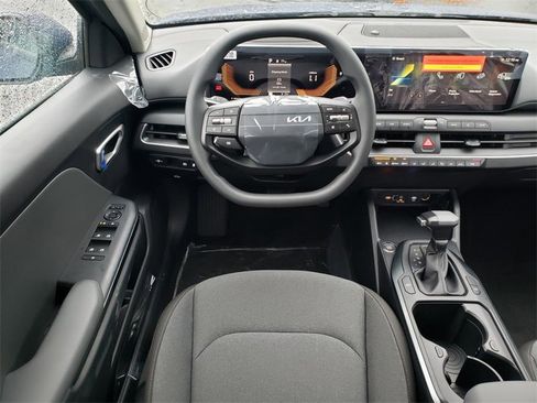 New 2025 Kia K4 LXS image 10