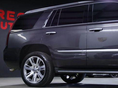 Used 2017 Cadillac Escalade Luxury image 11