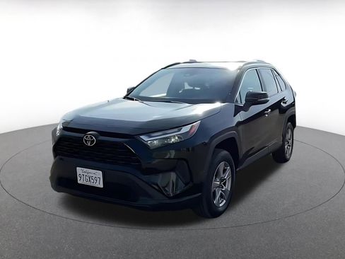 Used 2025 Toyota RAV4 XLE image 4