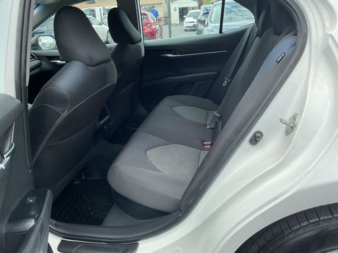 Used 2019 Toyota Camry LE w/ Fleet Convenience Package FWD image 9