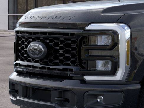 New 2026 Ford F250 Lariat w/ Black Appearance Package AWD/4WD image 17
