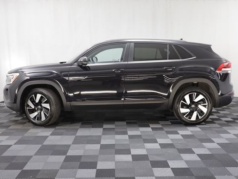 Used 2025 Volkswagen Atlas Cross Sport SE image 4