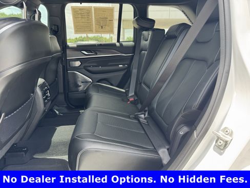 Used 2024 Jeep Grand Cherokee Overland w/ Luxury Tech Group IV AWD/4WD image 27