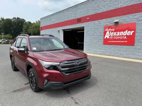 Used 2025 Subaru Forester Premium w/ Convenience Package #1 AWD/4WD image 1