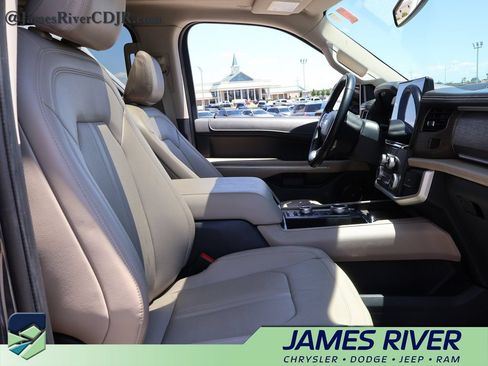Used 2024 Ford Expedition Limited AWD/4WD image 9