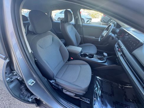 Used 2025 Kia K4 LXS image 36