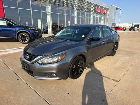 Used 2017 Nissan Altima 2.5 SR w/ Midnight Edition Package FWD image 1