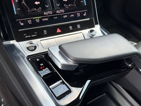 Used 2021 Audi e-tron Premium Plus w/ Premium Plus Package AWD/4WD image 19