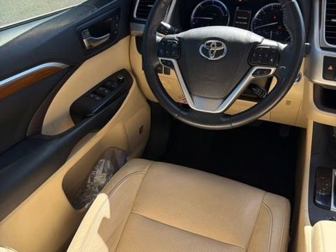Certified 2019 Toyota Highlander Limited Platinum AWD/4WD image 13