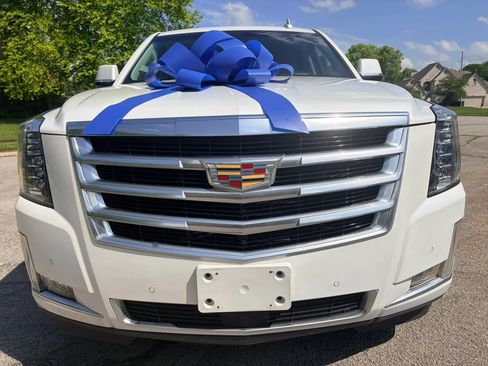 Used 2017 Cadillac Escalade Premium Luxury AWD/4WD image 8