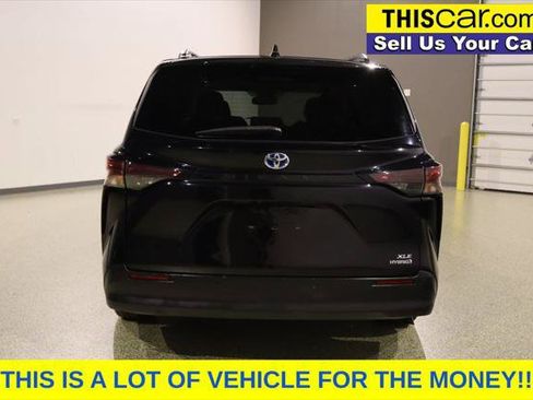Used 2023 Toyota Sienna XLE FWD image 8