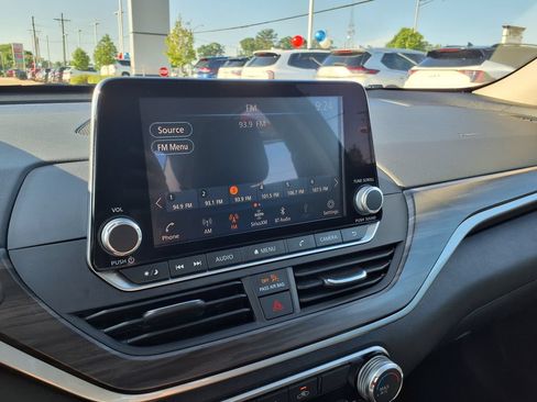 Used 2025 Nissan Altima 2.5 SV FWD image 25