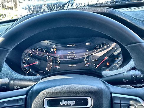 Used 2022 Jeep Compass Latitude image 18