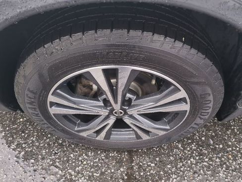 Used 2017 Nissan Rogue SL w/ SL Premium Package image 10