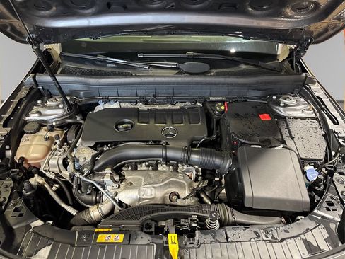 Used 2021 Mercedes-Benz GLB 250 4MATIC image 17