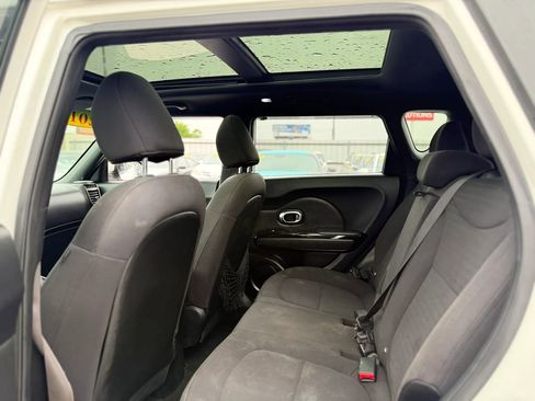 Used 2014 Kia Soul ! w/ Sun & Sound Package FWD image 18