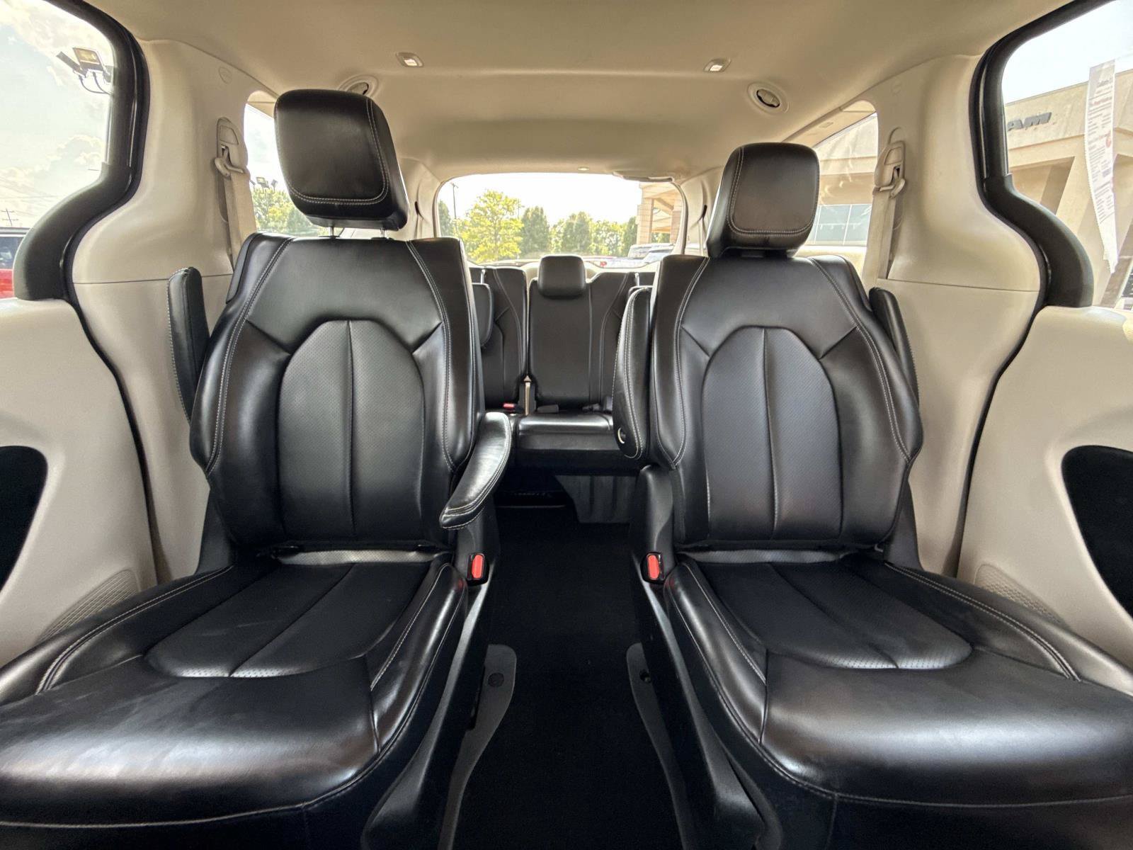 Certified 2024 Chrysler Pacifica Limited FWD image 19