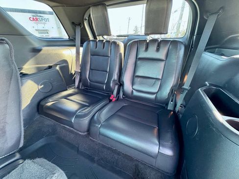 Used 2015 Ford Explorer XLT w/ Equipment Group 202B AWD/4WD image 26