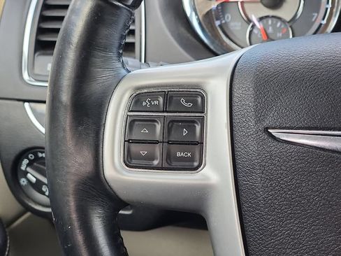 Used 2016 Chrysler Town & Country Limited Platinum FWD image 14