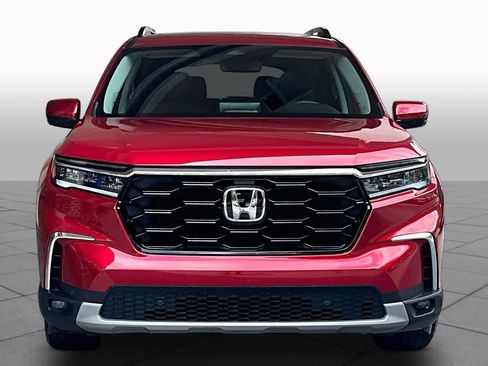 Used 2025 Honda Pilot Touring image 4