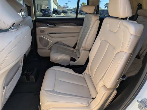 Used 2022 Jeep Grand Cherokee L Limited image 14