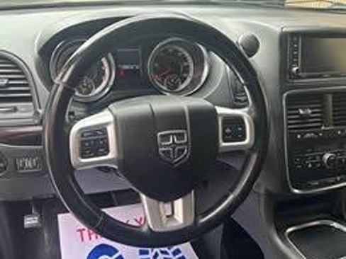 Used 2018 Dodge Grand Caravan GT FWD image 3