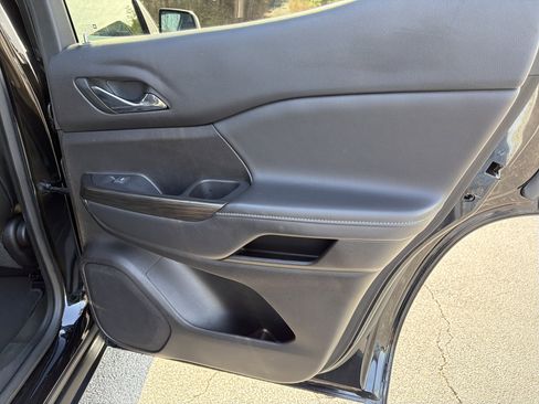 Used 2023 GMC Acadia SLT image 16