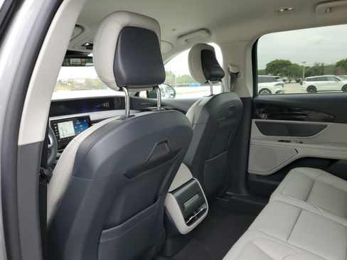 New 2026 Lincoln Nautilus Premier AWD/4WD image 9