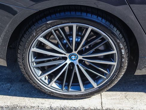 Certified 2023 BMW 530e w/ Convenience Package image 8